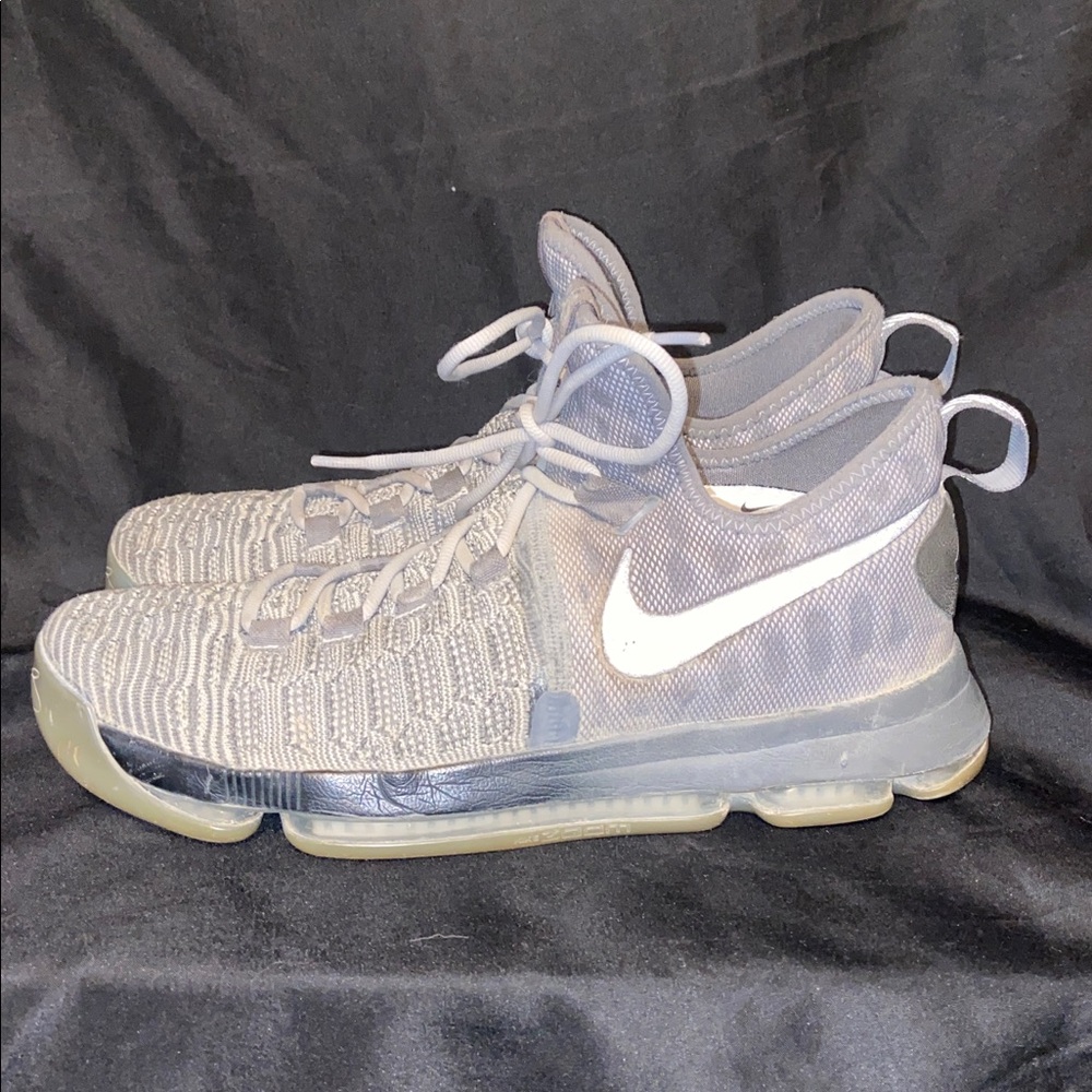 Nike ZOOM KD 9 Basketball shoe